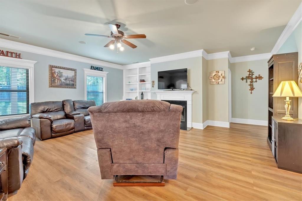 109 Oak Hollow Way