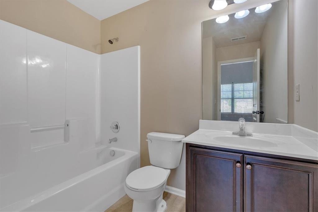109 Oak Hollow Way