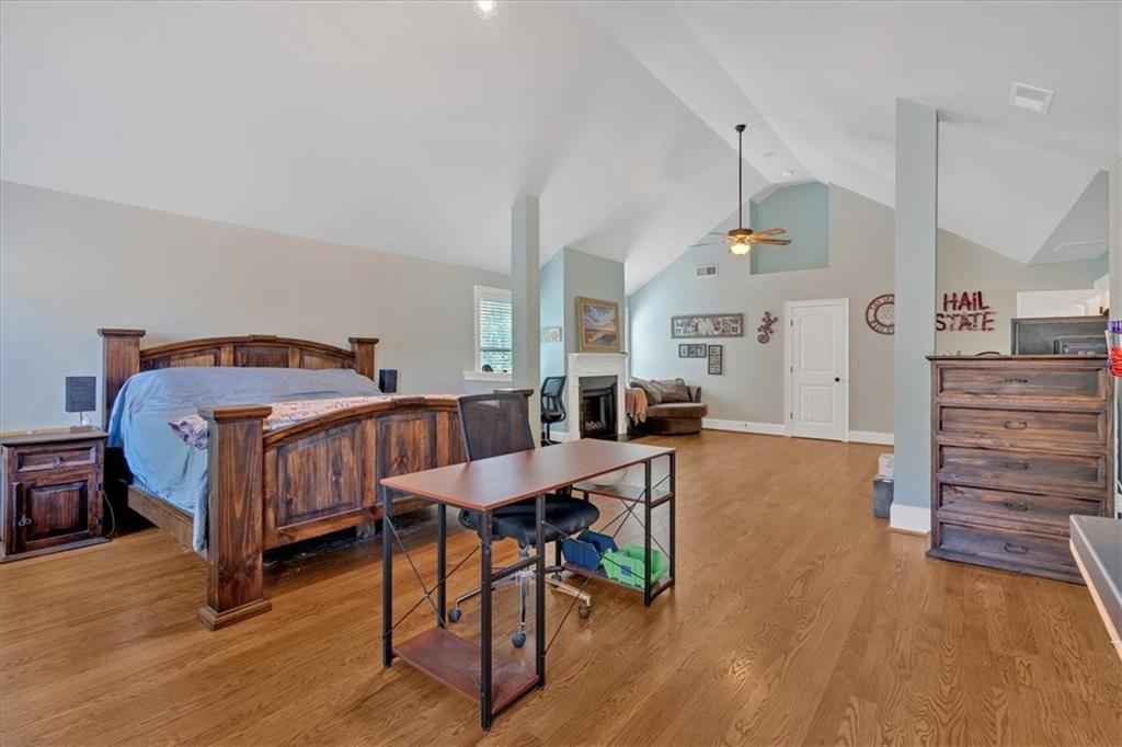 109 Oak Hollow Way