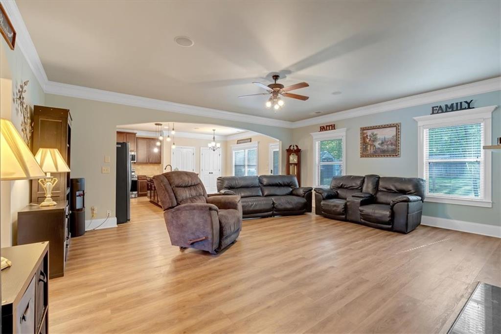 109 Oak Hollow Way
