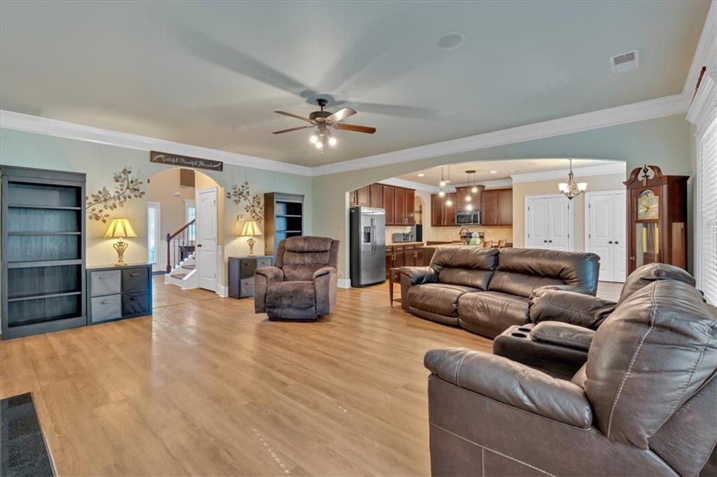 109 Oak Hollow Way