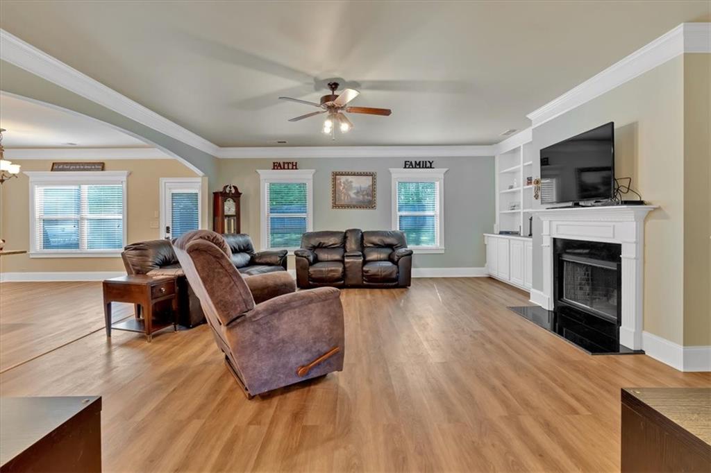 109 Oak Hollow Way