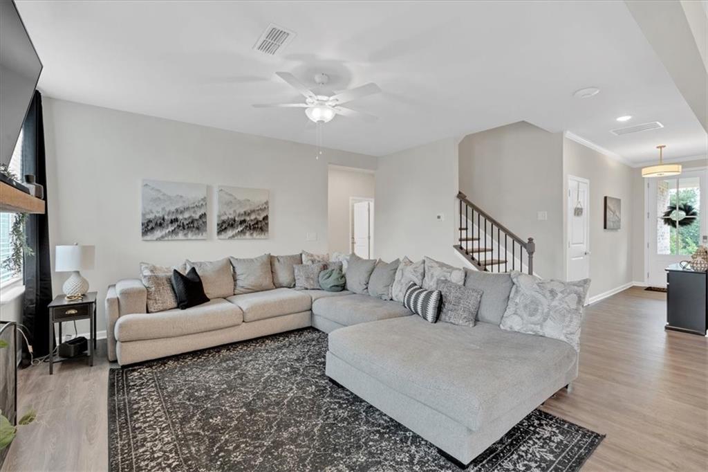 19 Ridgeline Way W