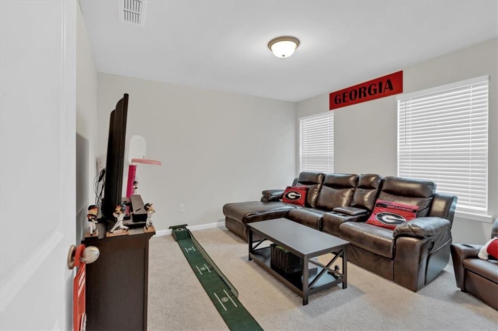 19 Ridgeline Way W