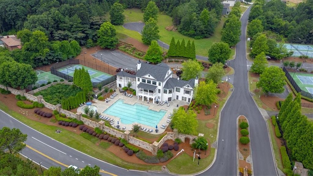 19 Ridgeline Way W