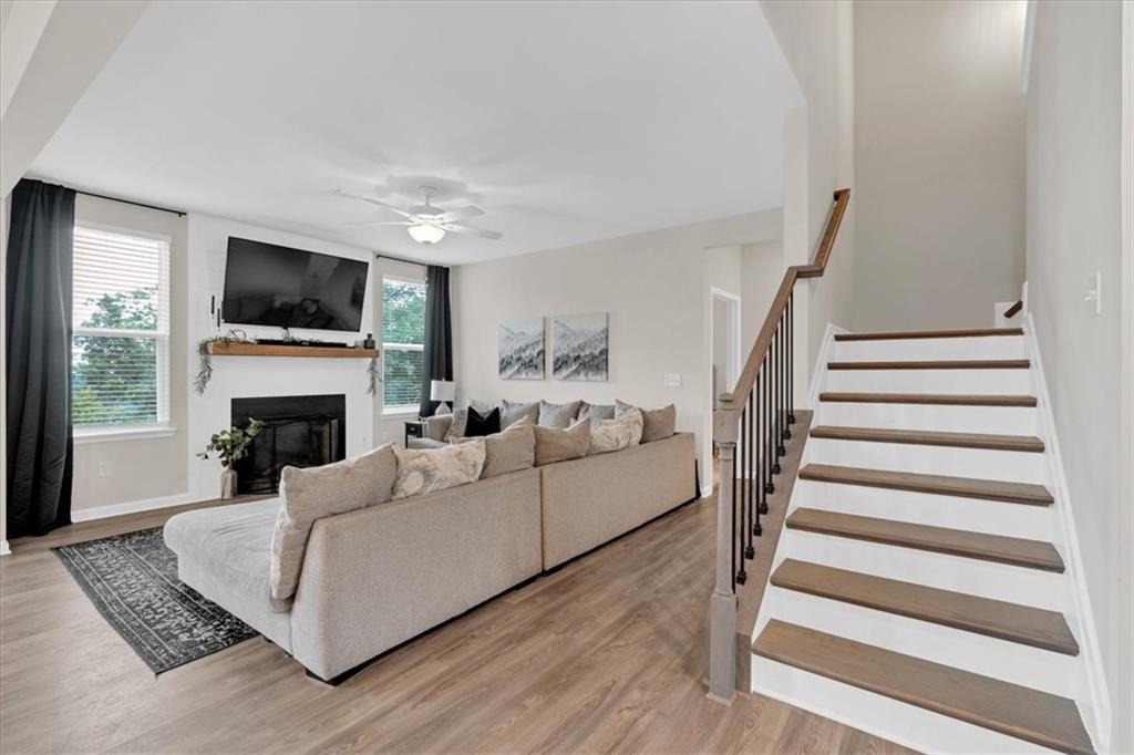 19 Ridgeline Way W