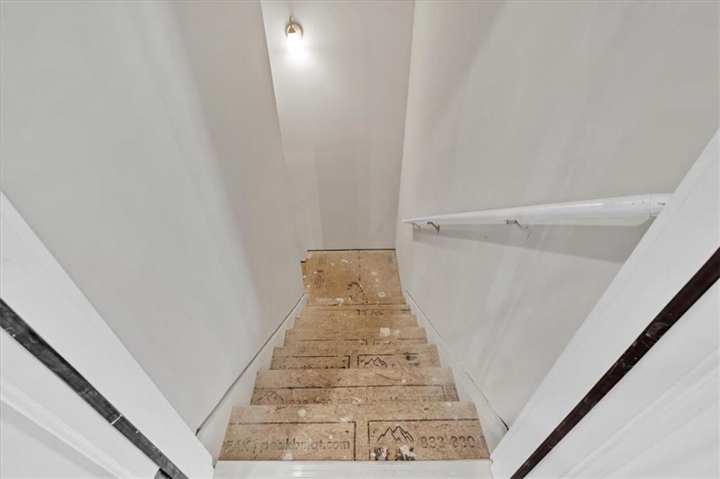19 Ridgeline Way W