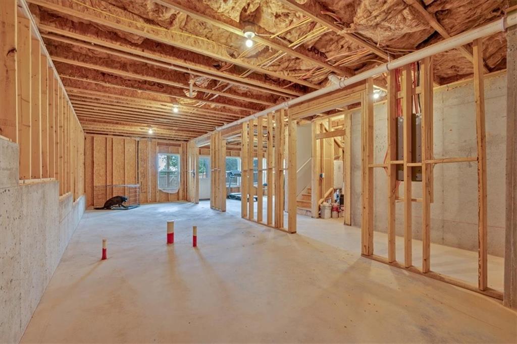 19 Ridgeline Way W