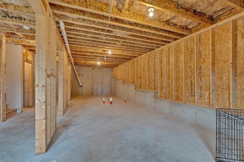 19 Ridgeline Way W