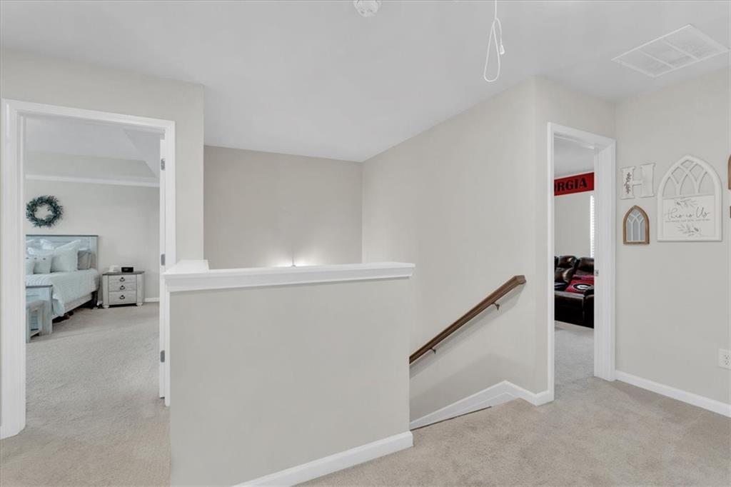 19 Ridgeline Way W
