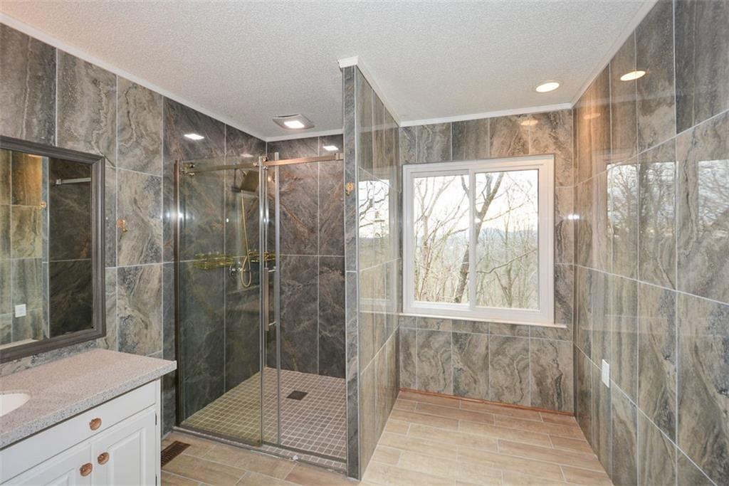198 Hunters Ridge