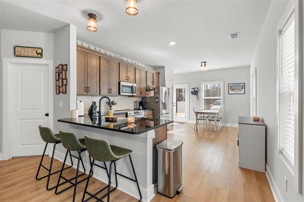 2522 Honeysuckle Lane