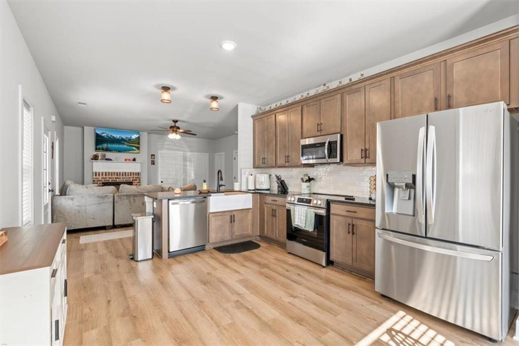 2522 Honeysuckle Lane