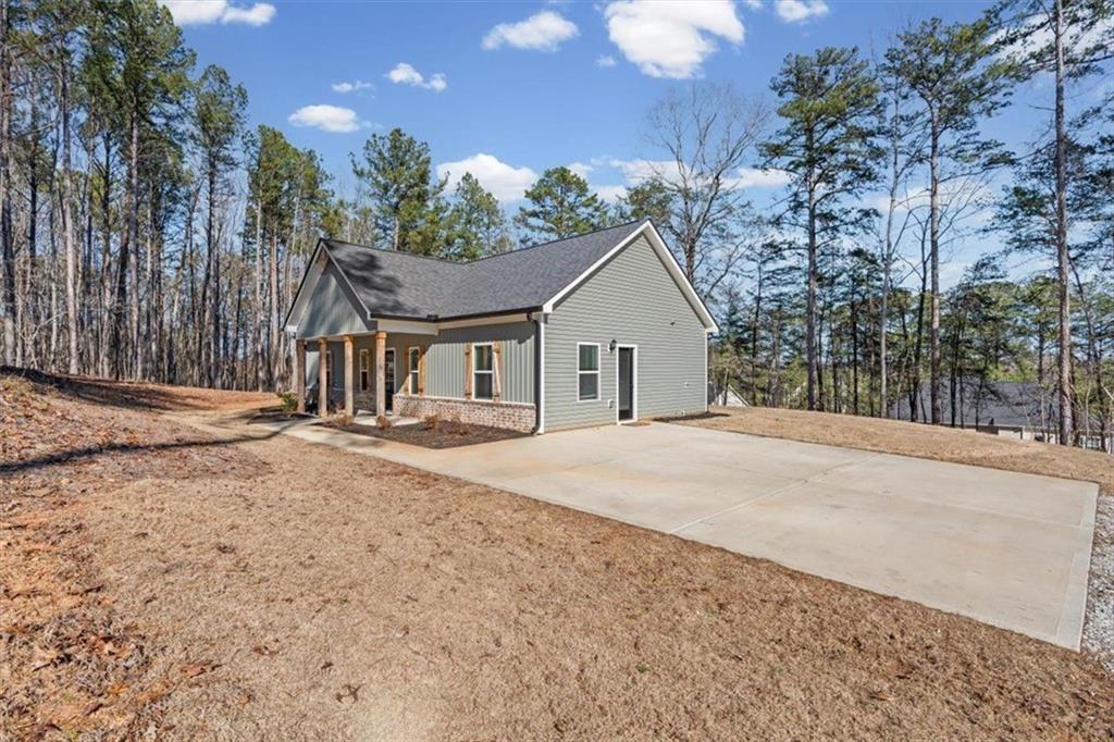 2522 Honeysuckle Lane