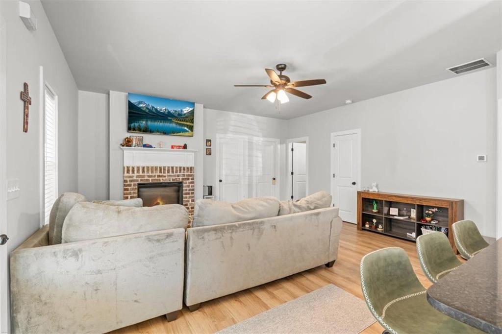 2522 Honeysuckle Lane