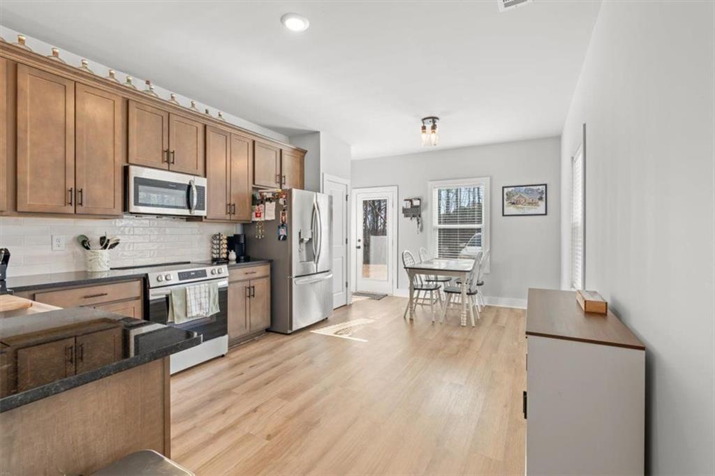 2522 Honeysuckle Lane