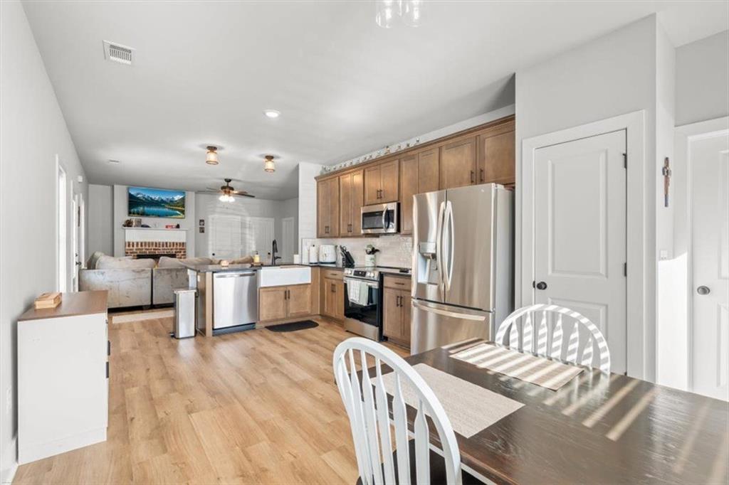 2522 Honeysuckle Lane