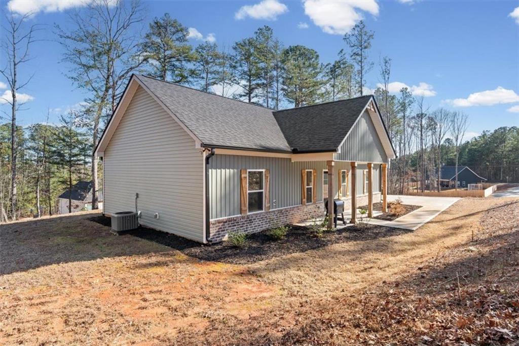 2522 Honeysuckle Lane
