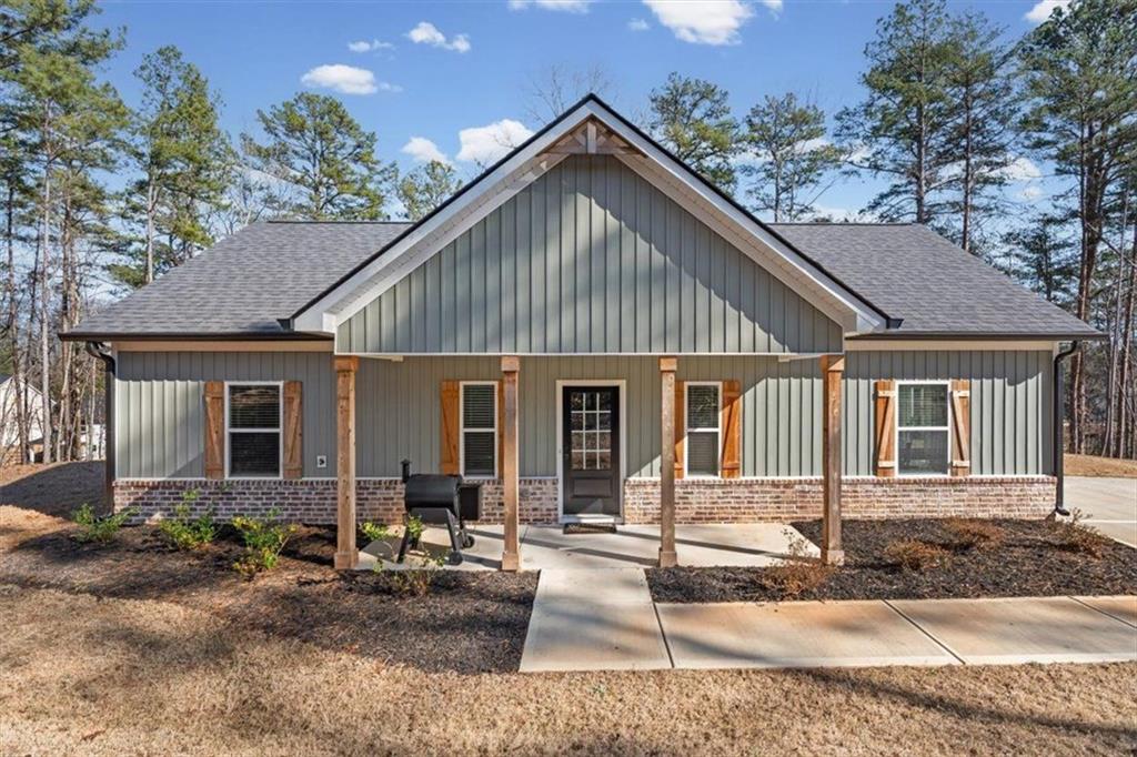 2522 Honeysuckle Lane