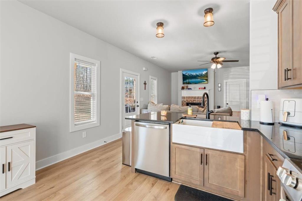 2522 Honeysuckle Lane