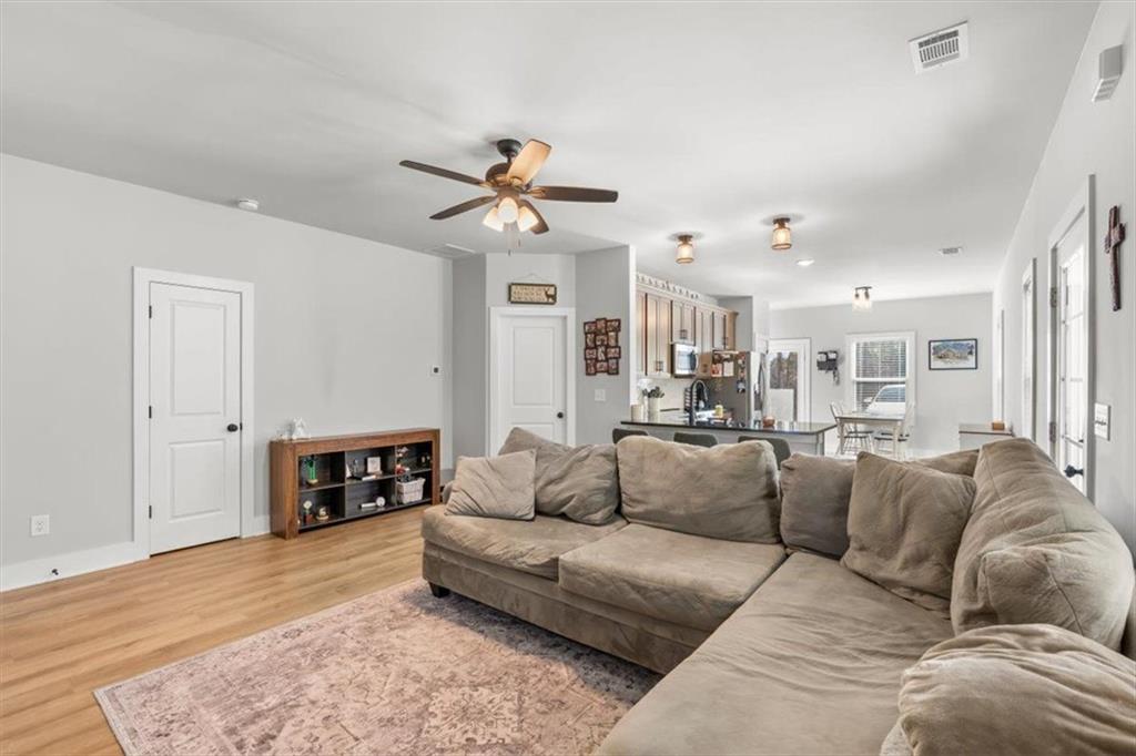 2522 Honeysuckle Lane