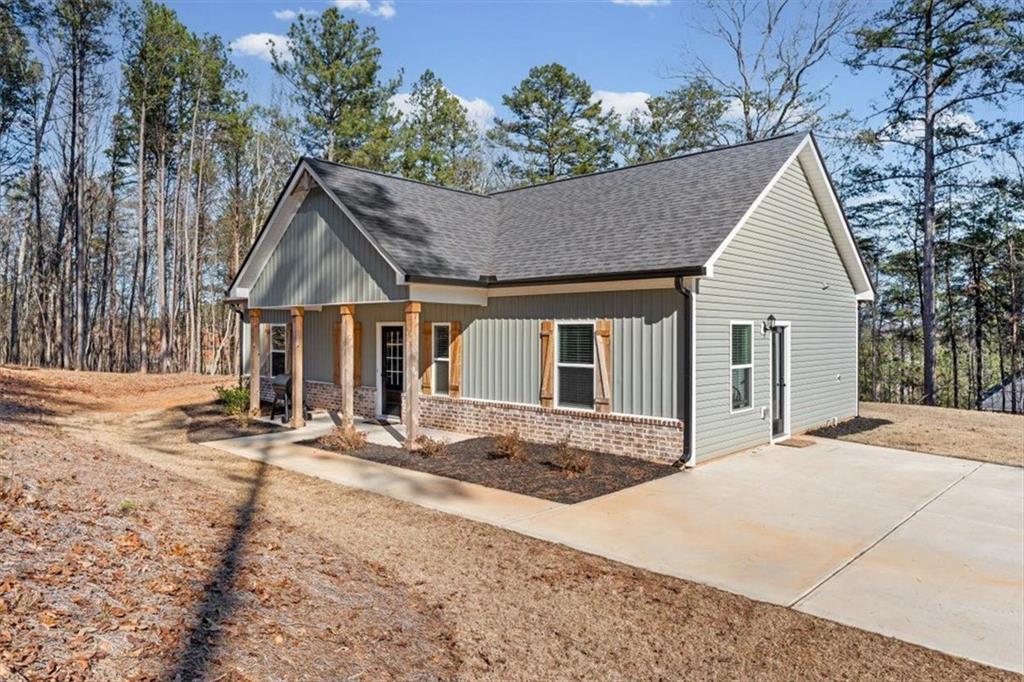 2522 Honeysuckle Lane