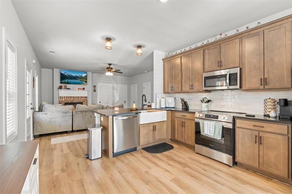 2522 Honeysuckle Lane