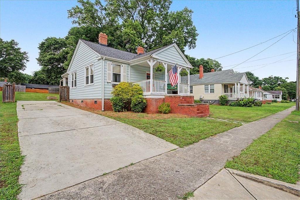 3348 Bloomfield Avenue