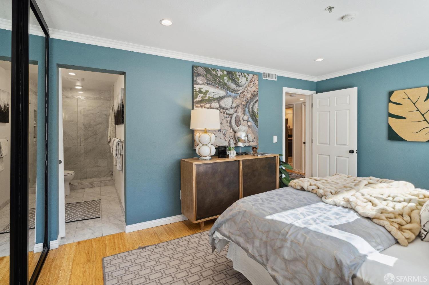 1370 Valencia Street # 1