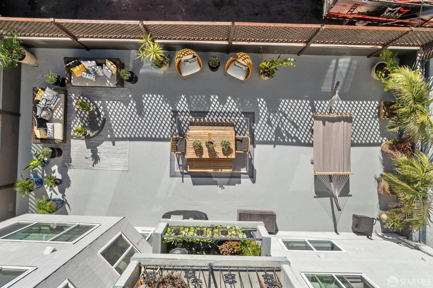 1370 Valencia Street # 1