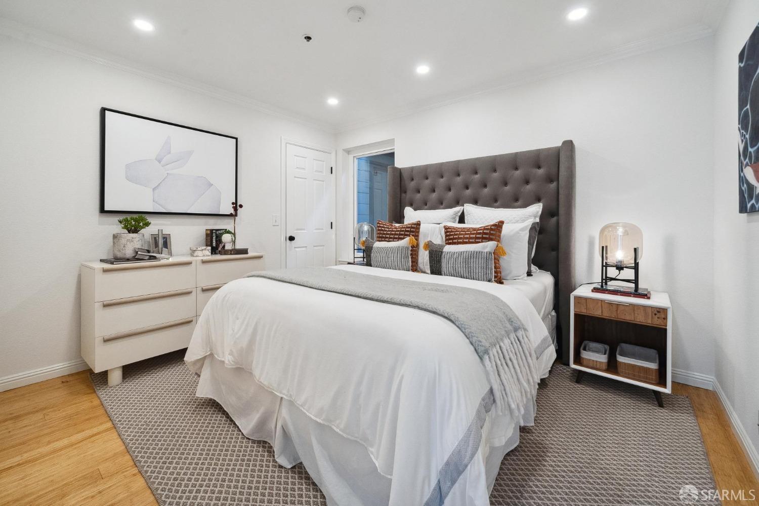 1370 Valencia Street # 1