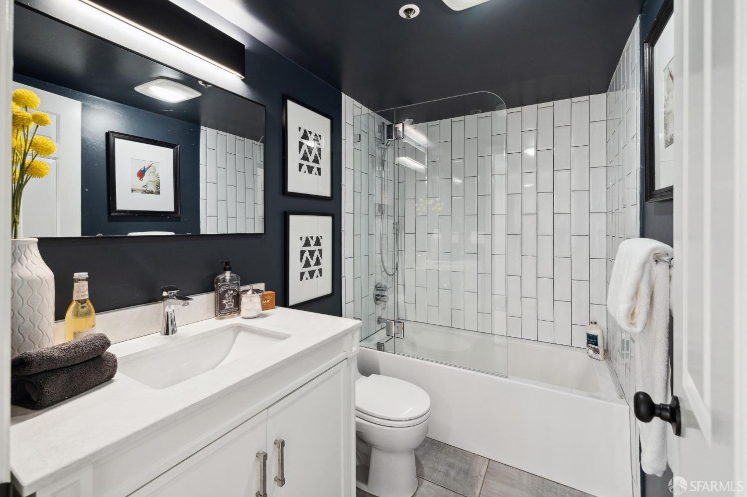 1370 Valencia Street # 1