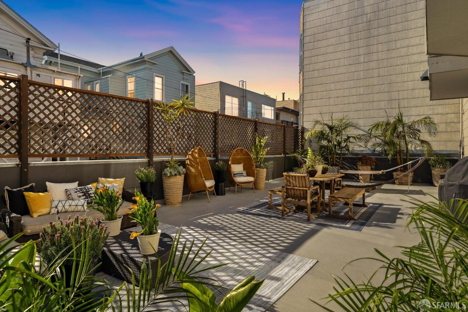 1370 Valencia Street # 1