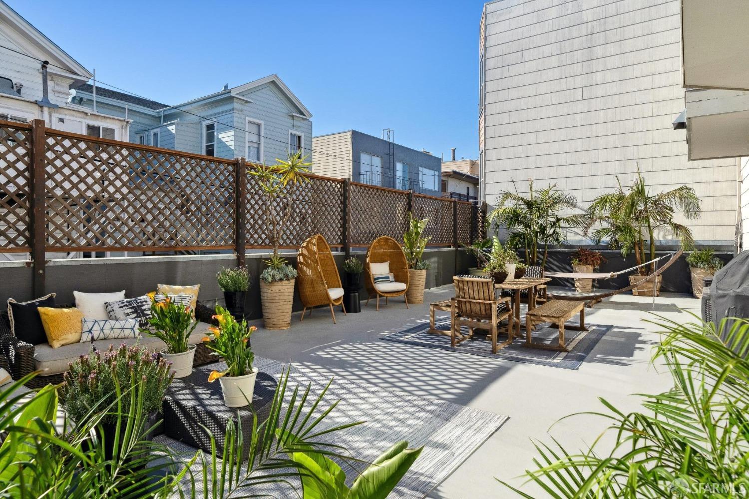 1370 Valencia Street # 1