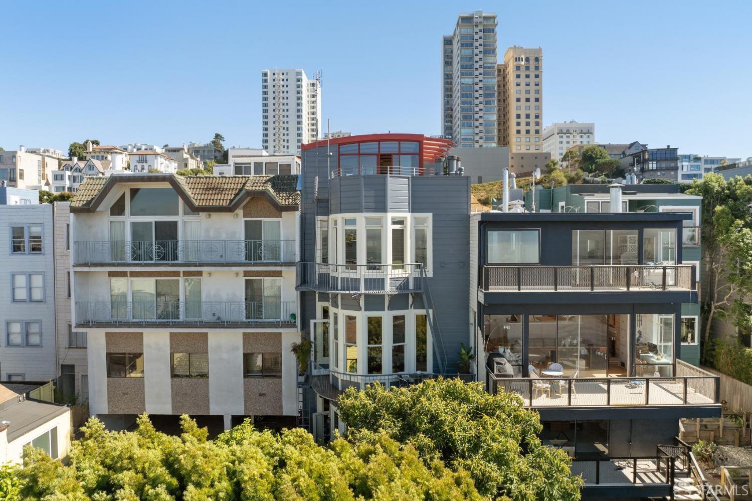 832 Bay Street