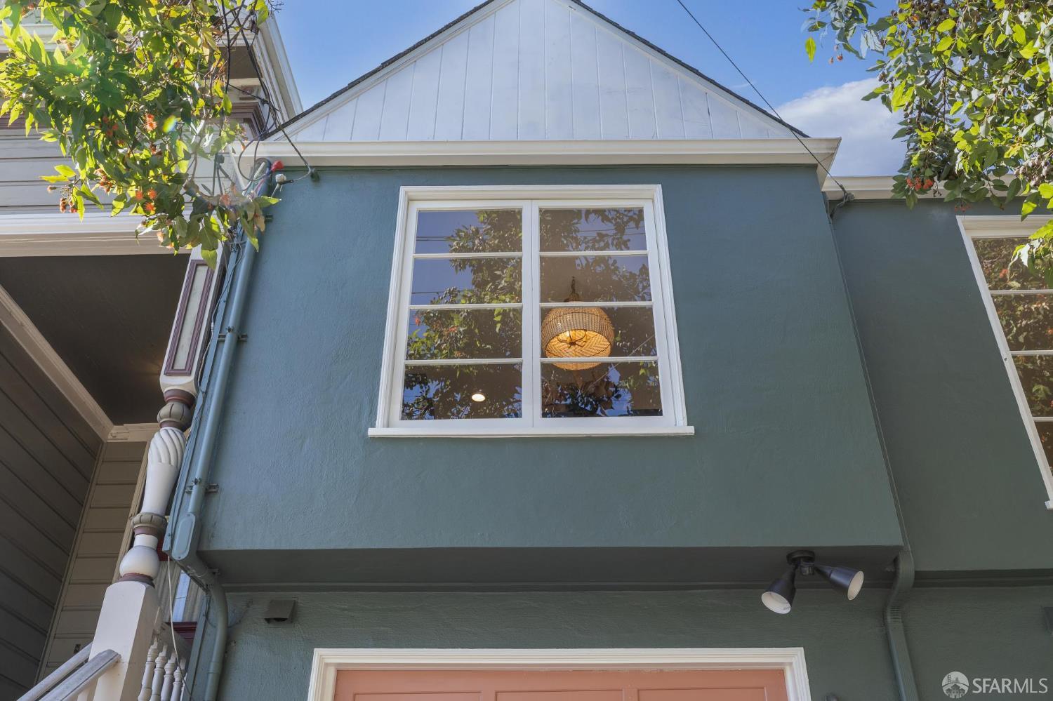 2608 Diamond Street