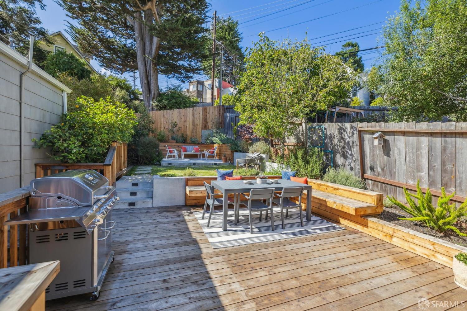 2608 Diamond Street
