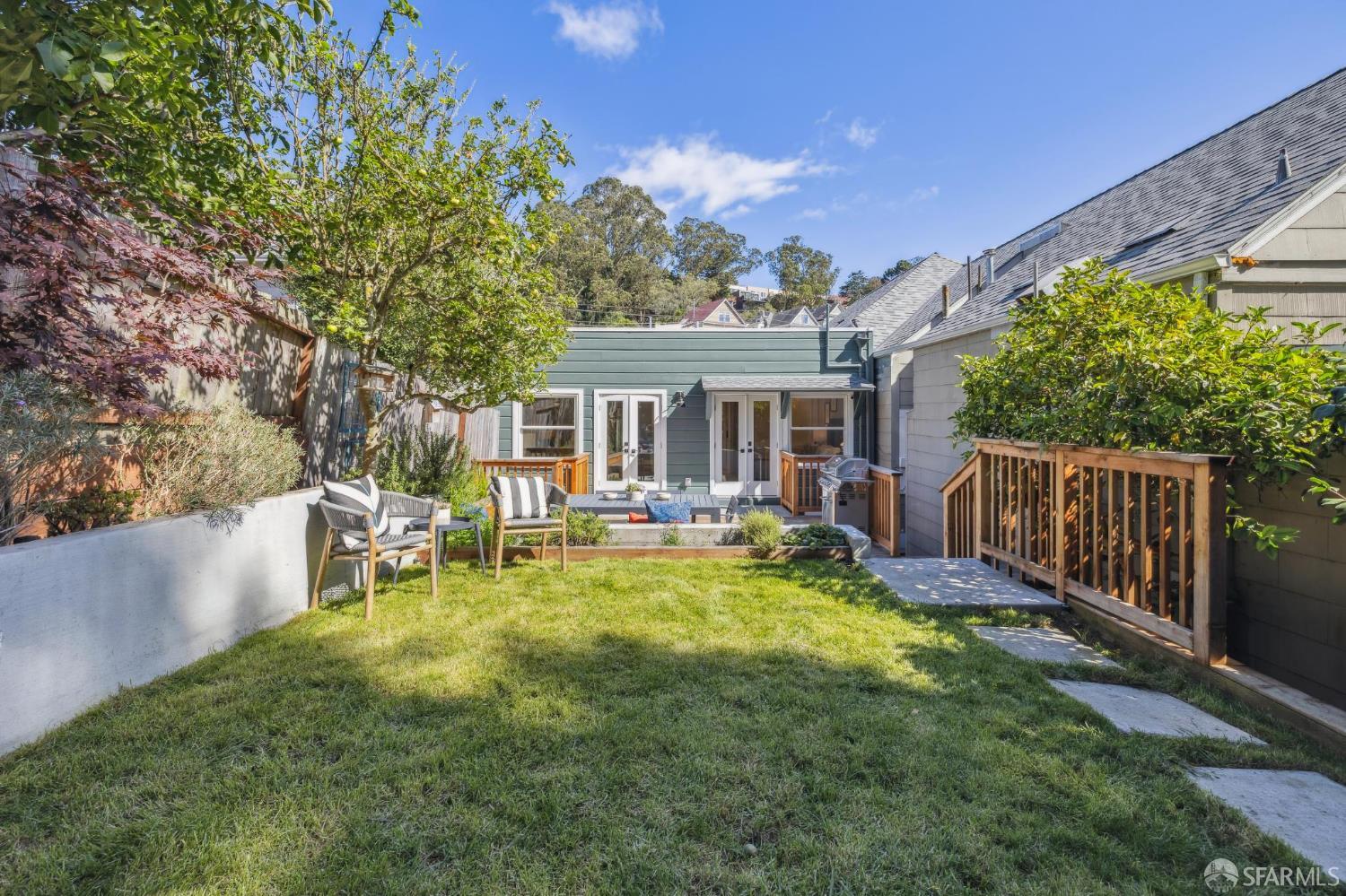 2608 Diamond Street