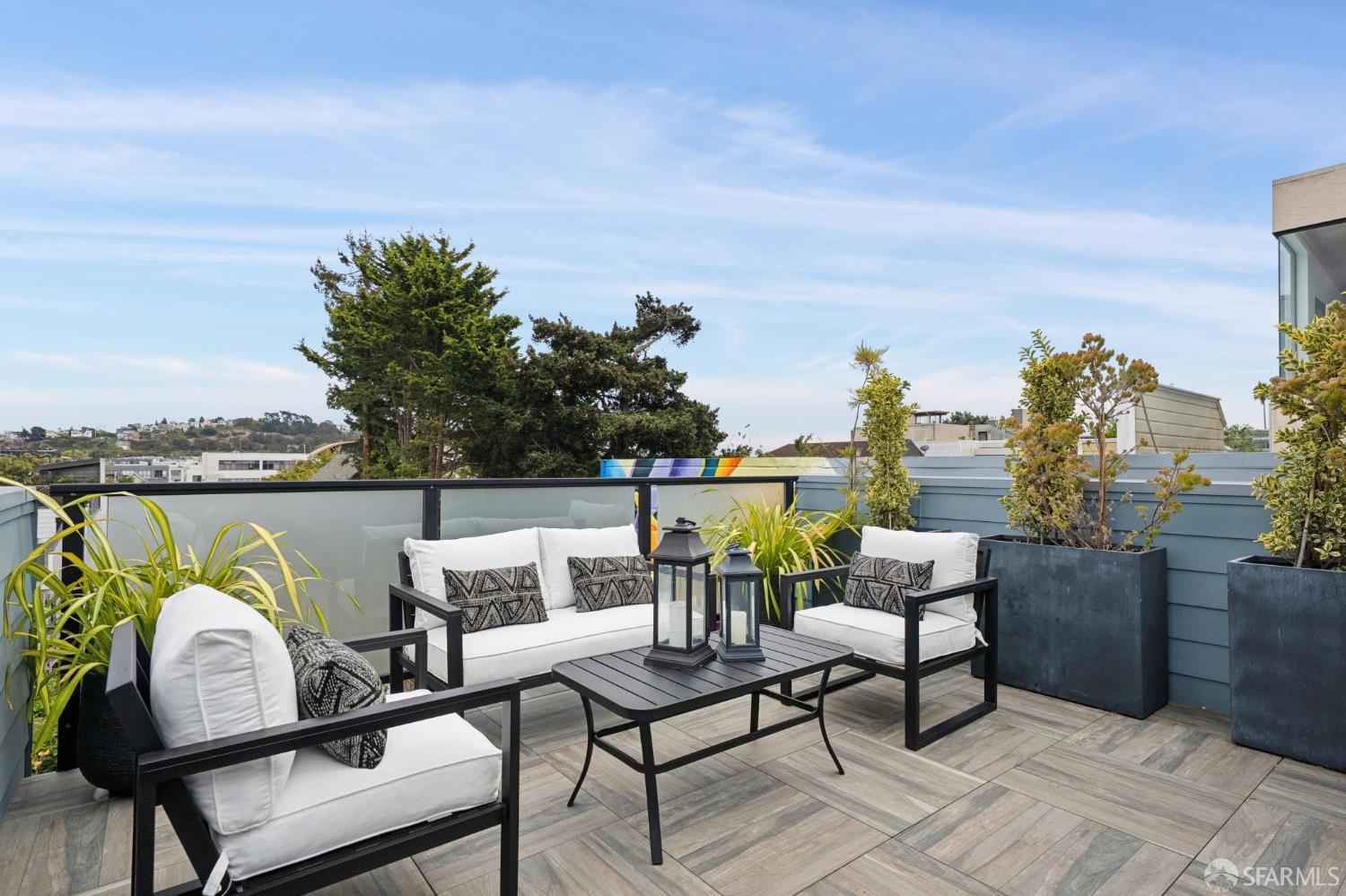 837 S Van Ness Avenue