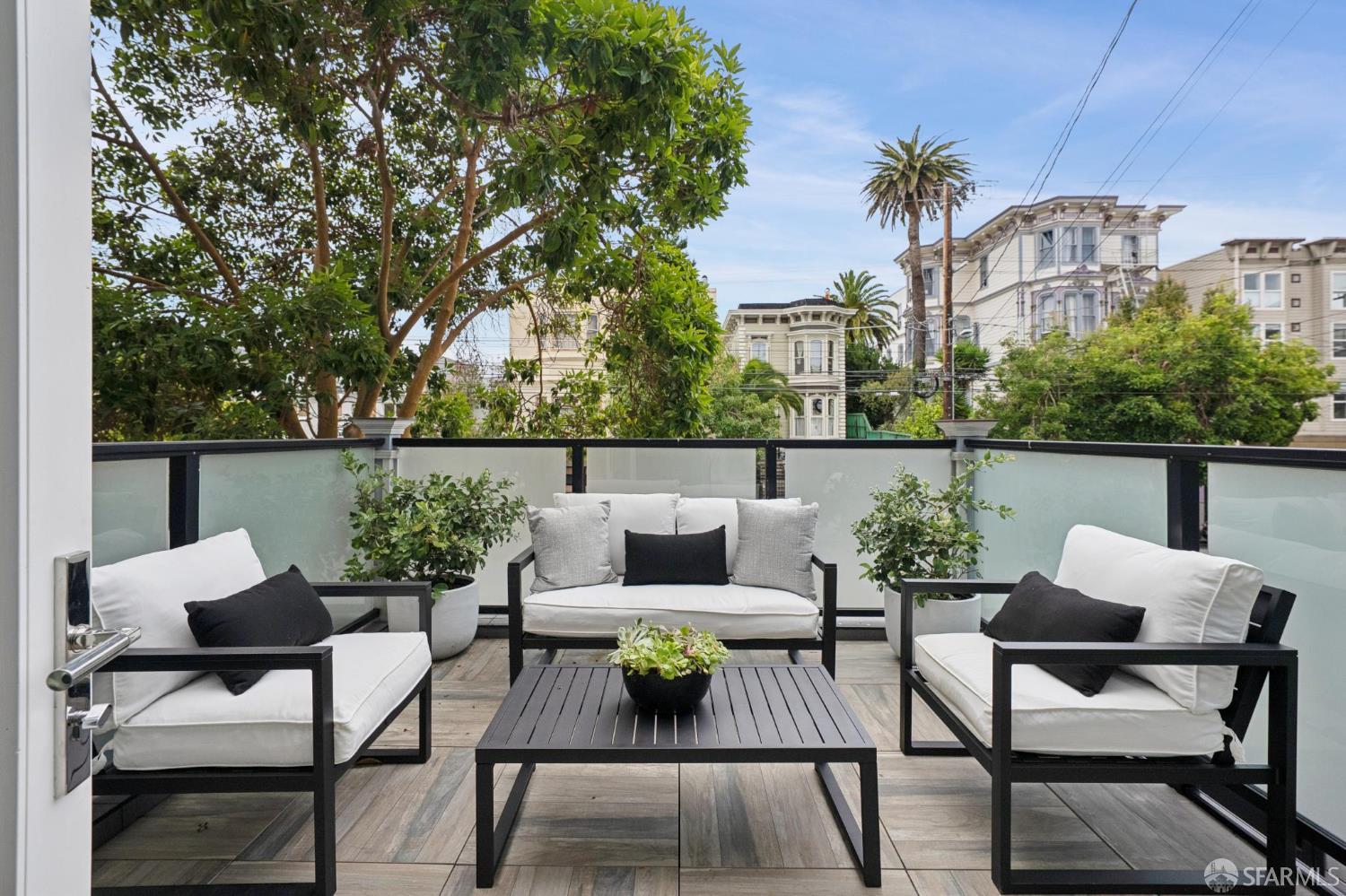 837 S Van Ness Avenue