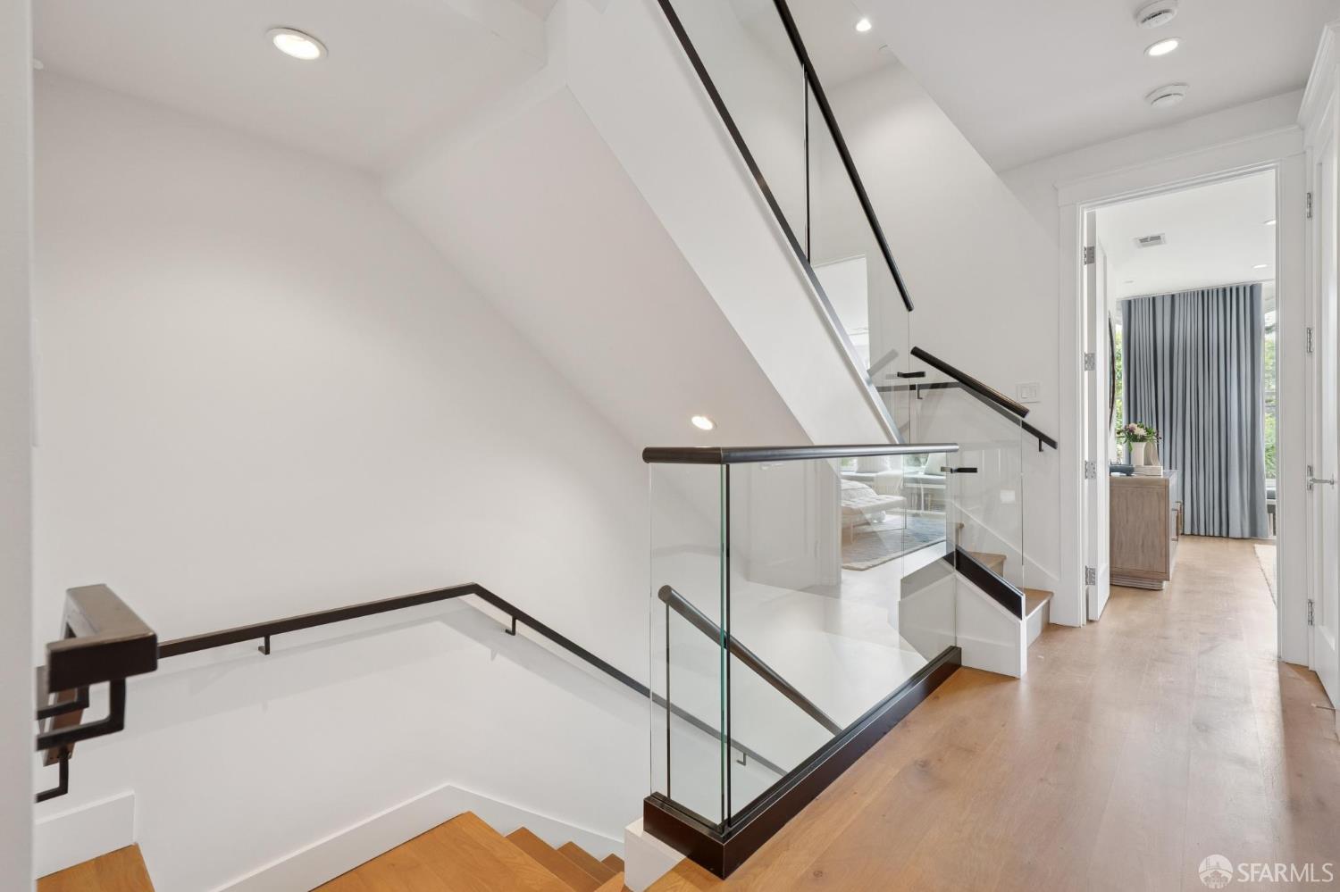 837 S Van Ness Avenue