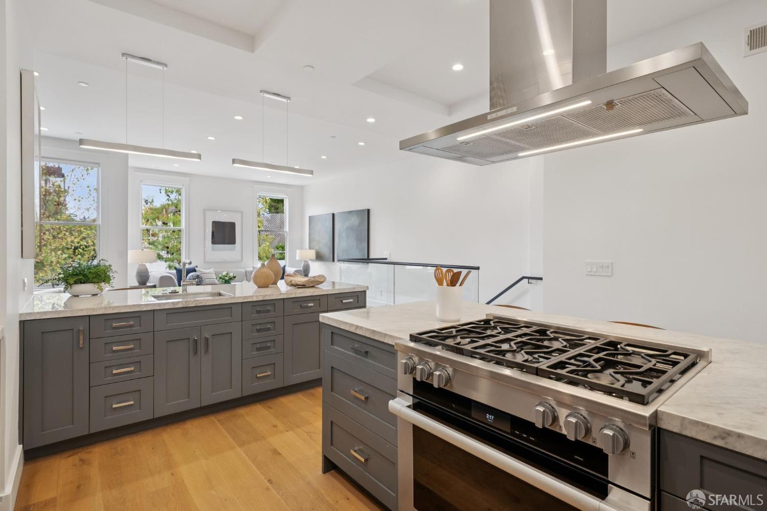 837 S Van Ness Avenue