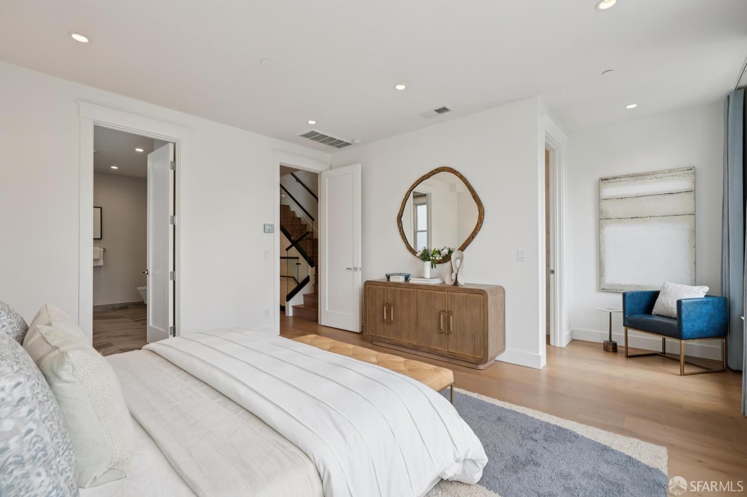 837 S Van Ness Avenue