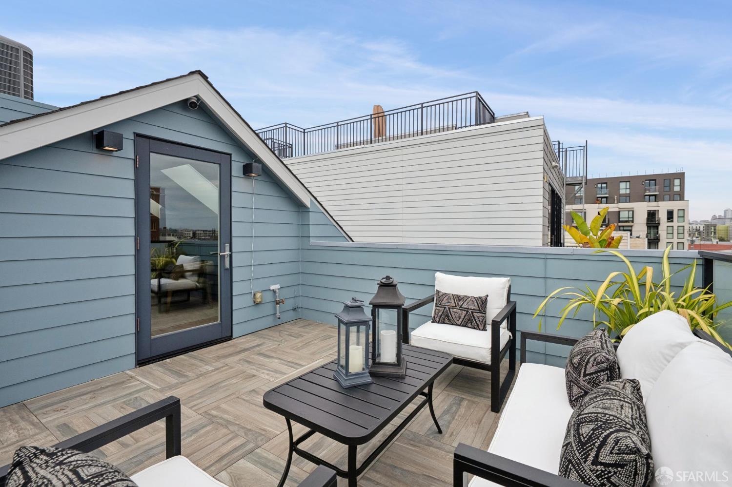 837 S Van Ness Avenue