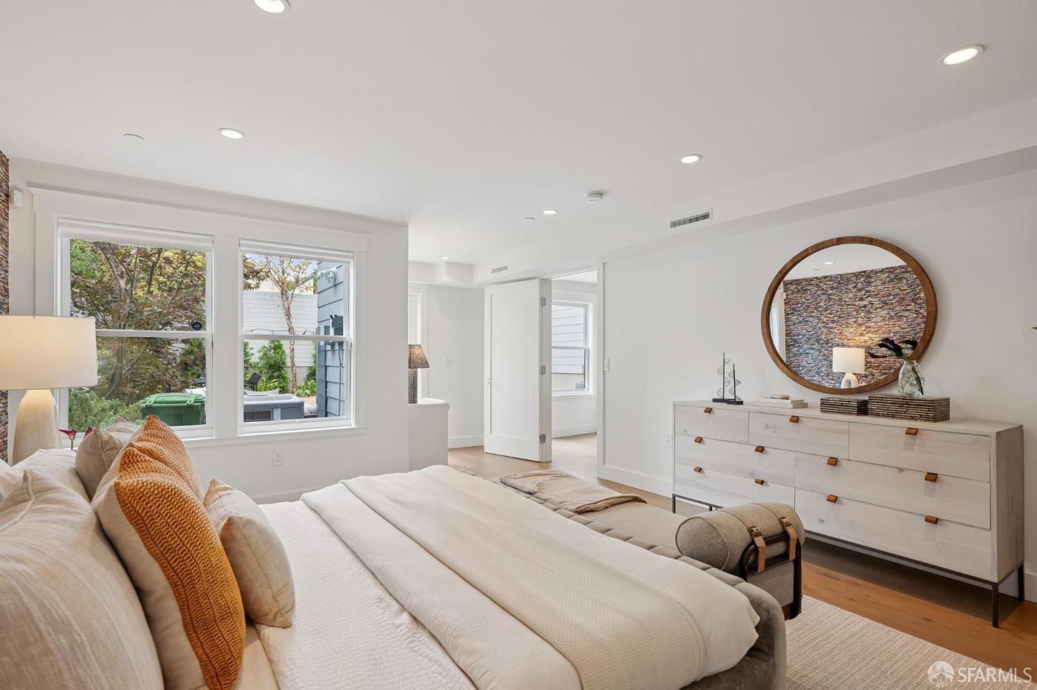 837 S Van Ness Avenue