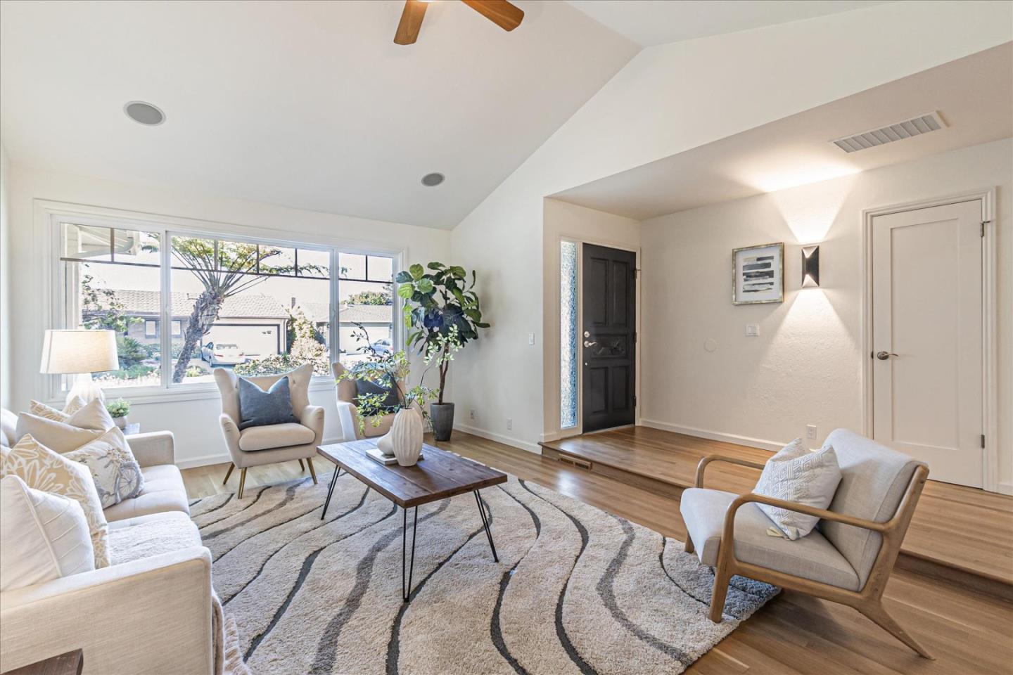 4736 Calle De Lucia