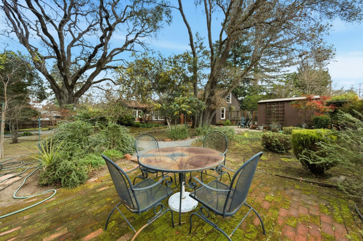 1698 Cordilleras Road