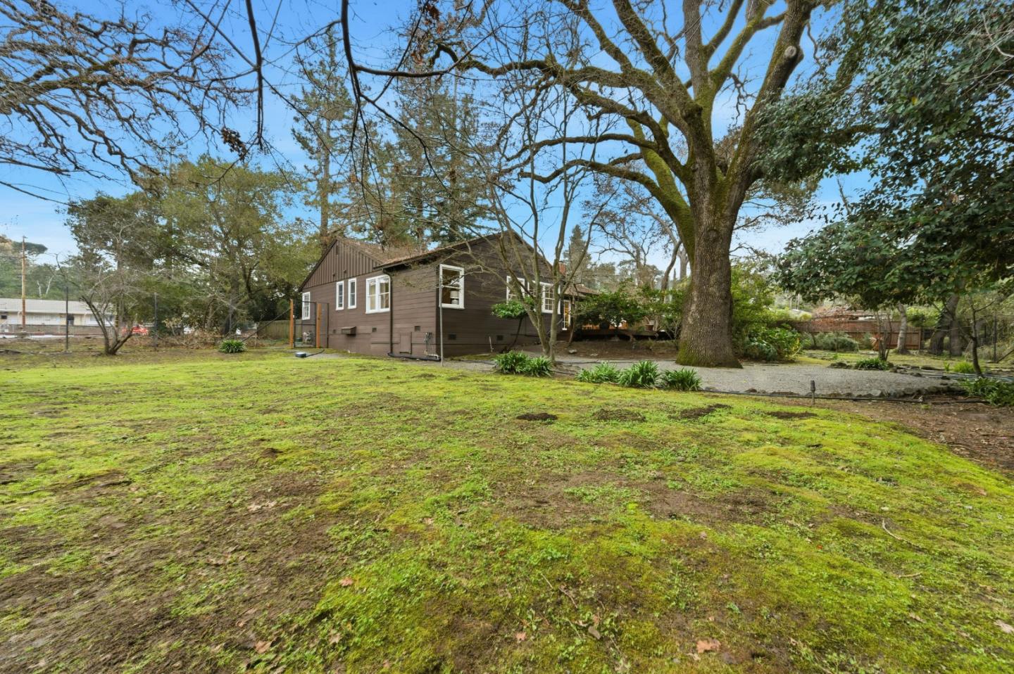 1698 Cordilleras Road