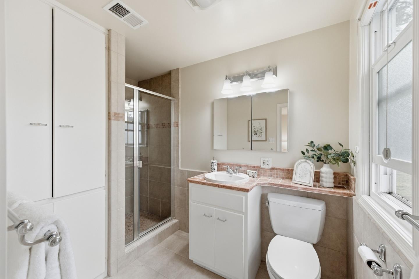 1698 Cordilleras Road