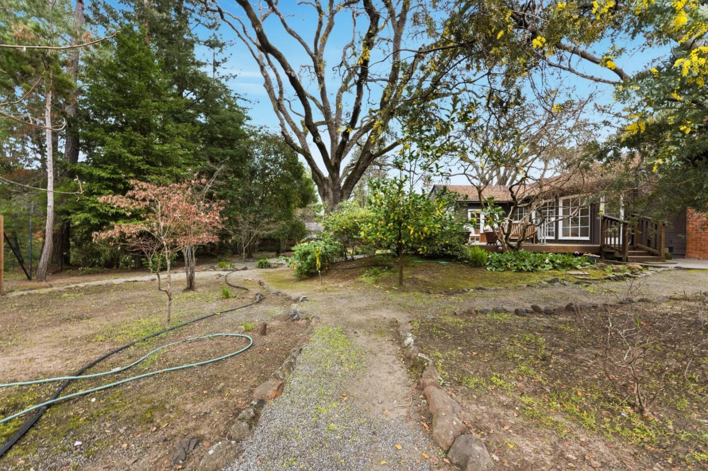 1698 Cordilleras Road